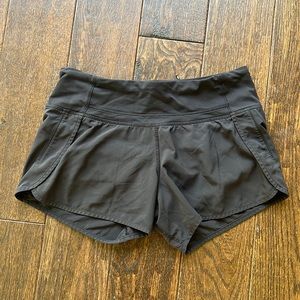 Lululemon speed up short 4” mid rise in black in size 6?
